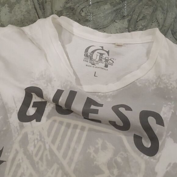 GUESS Logo Tee - Picture 4 of 6